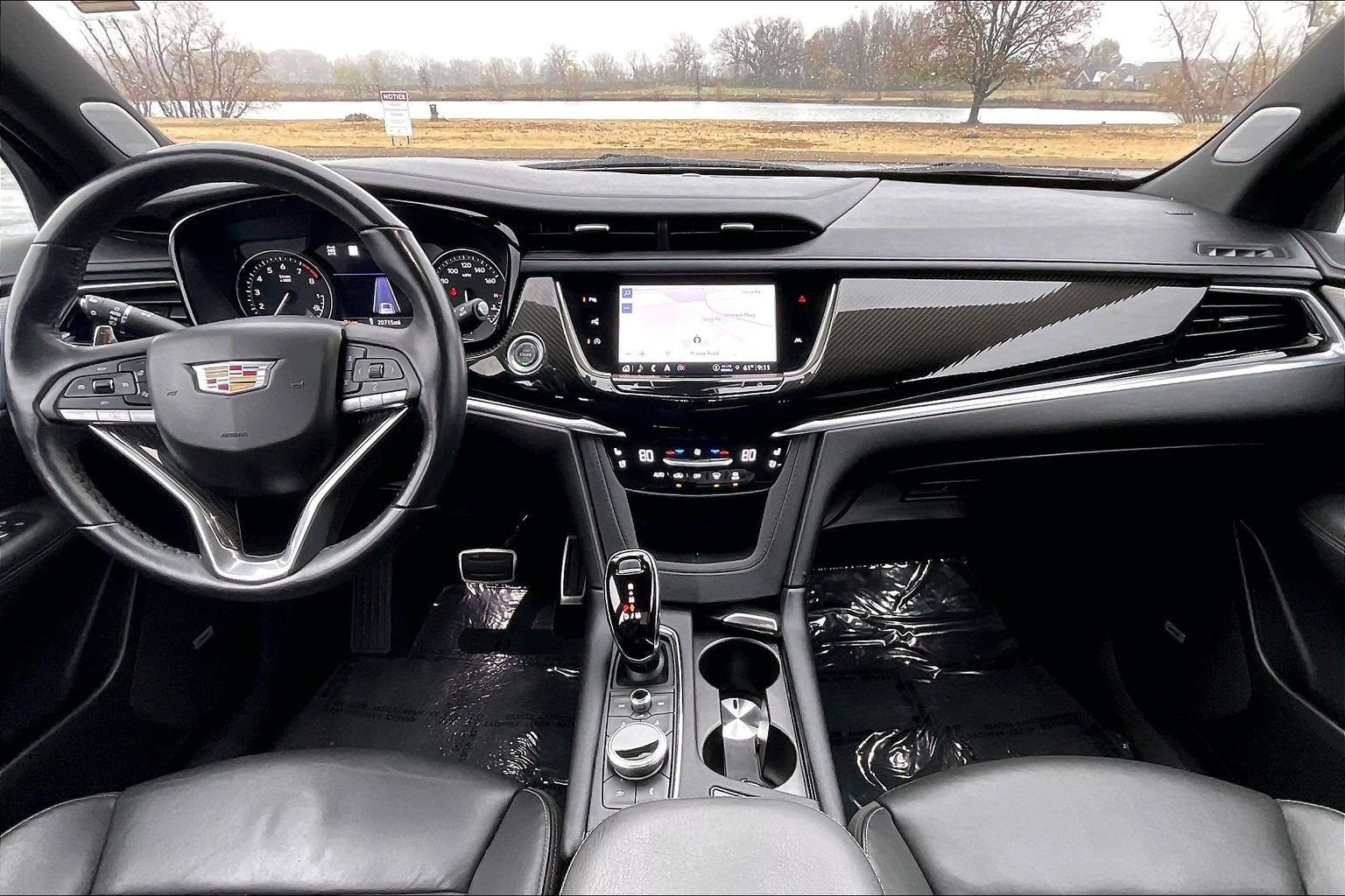 Used 2024 Cadillac XT6 Sport w/ Technology Package image 13