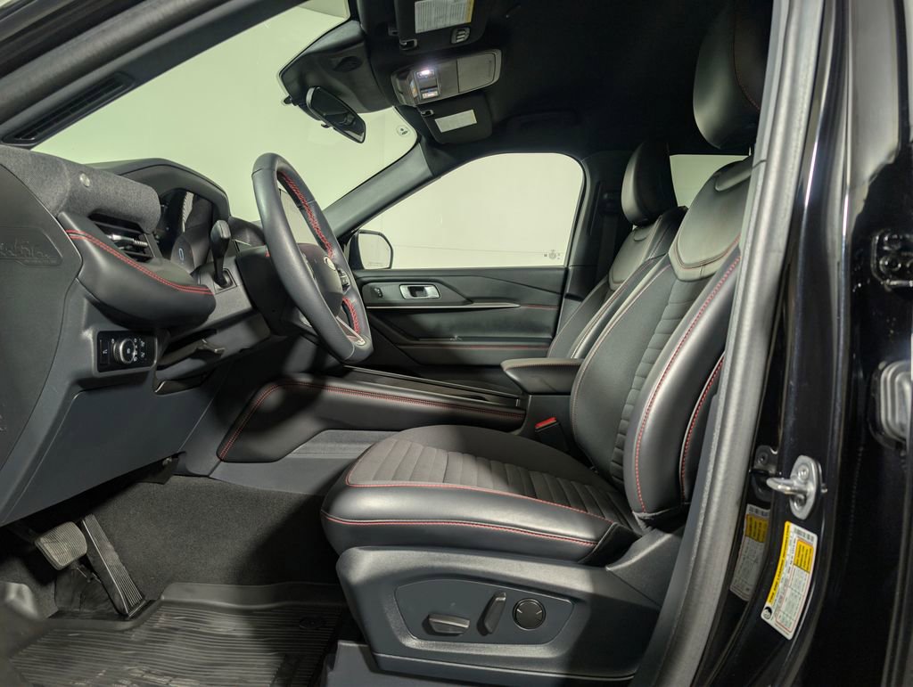 Certified 2025 Ford Explorer ST-Line w/ ST-Line Street Pack image 10