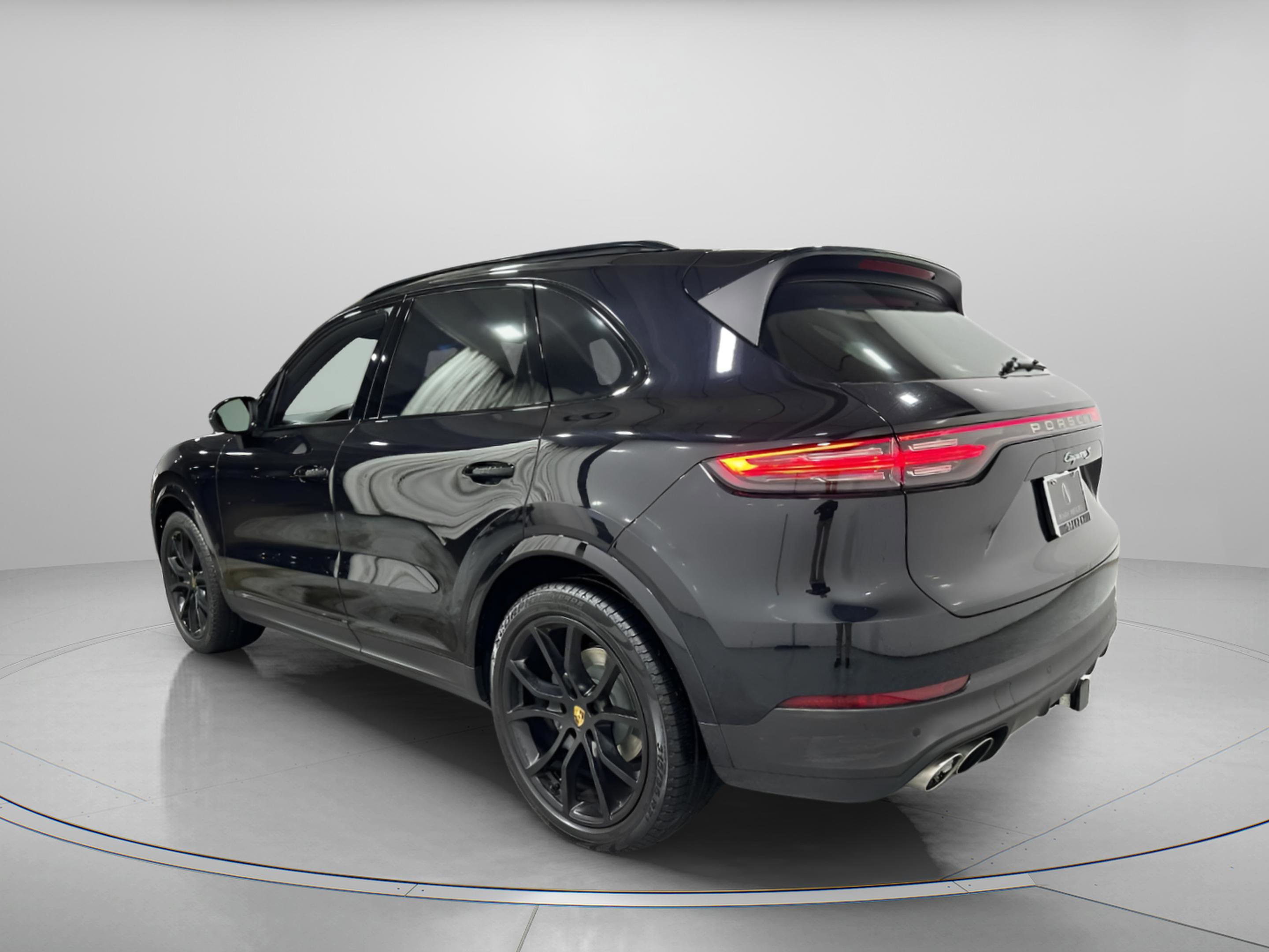 Used 2021 Porsche Cayenne S image 3