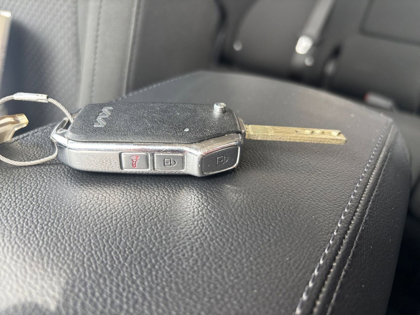 Used 2025 Kia Sportage LX image 21