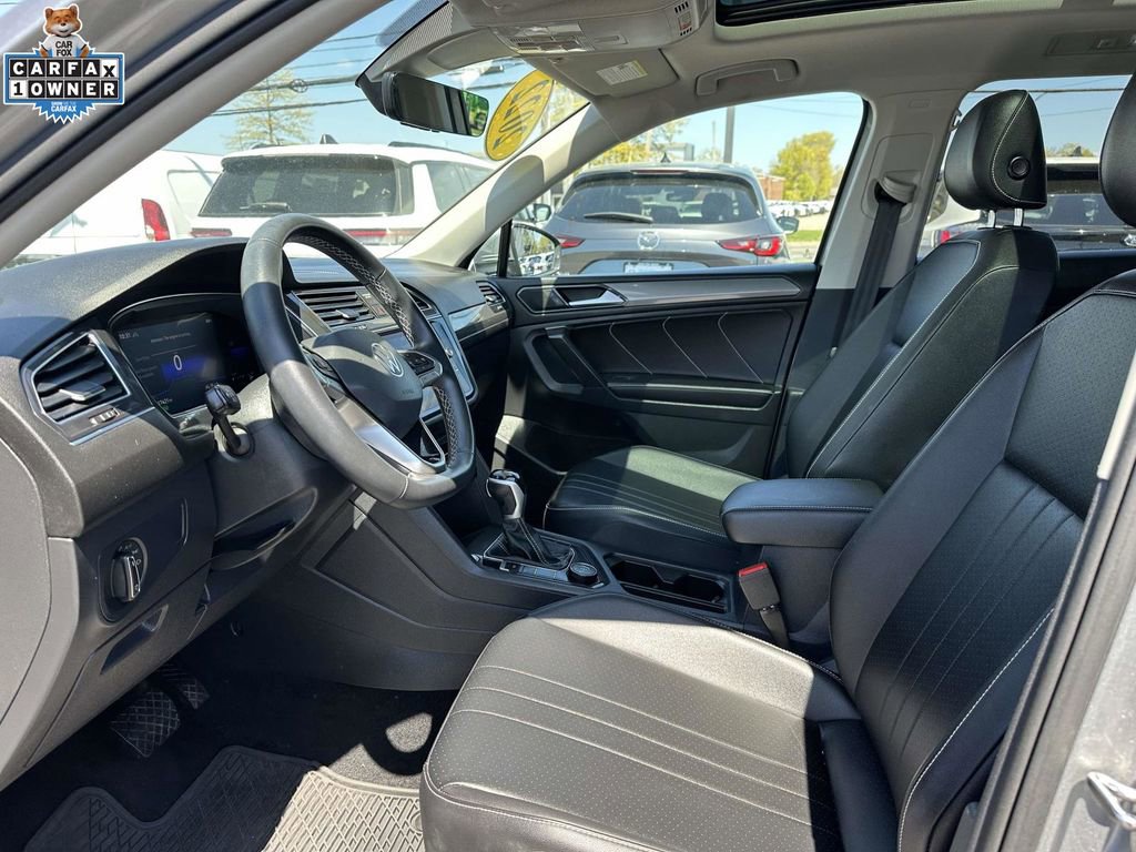 Used 2022 Volkswagen Tiguan SE w/ Panoramic Sunroof Package AWD/4WD image 14