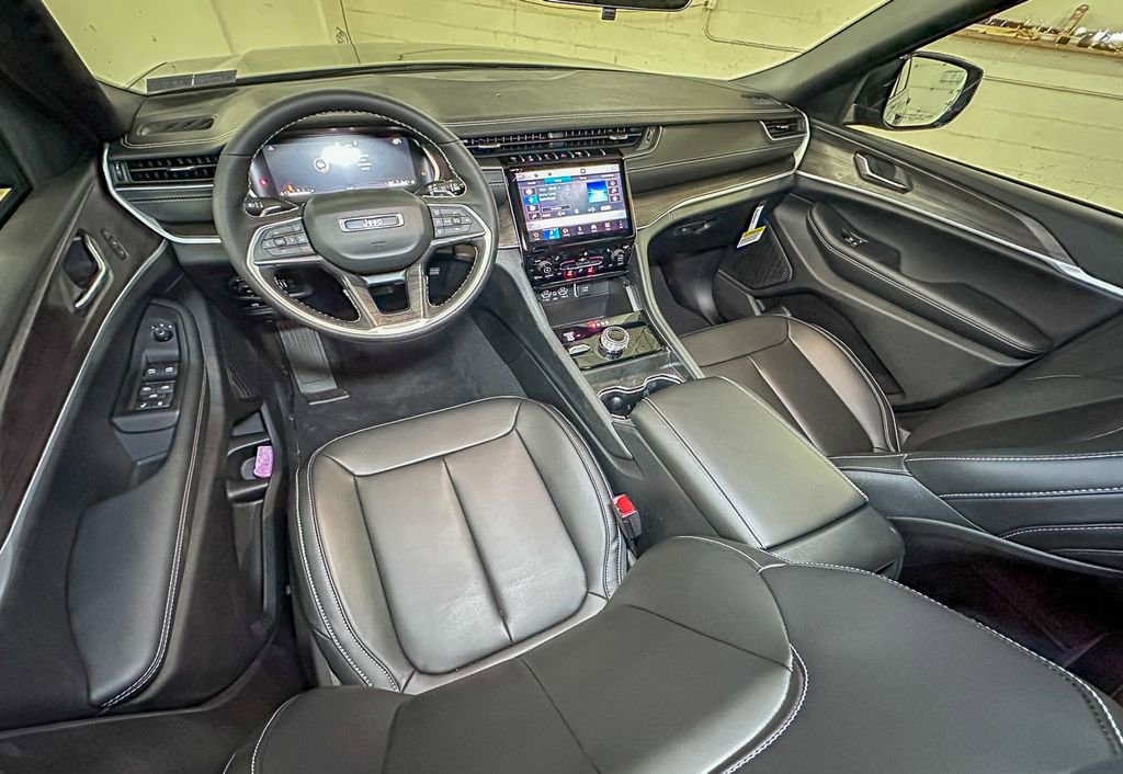 New 2025 Jeep Grand Cherokee Limited w/ MOPAR Finishing Package image 9