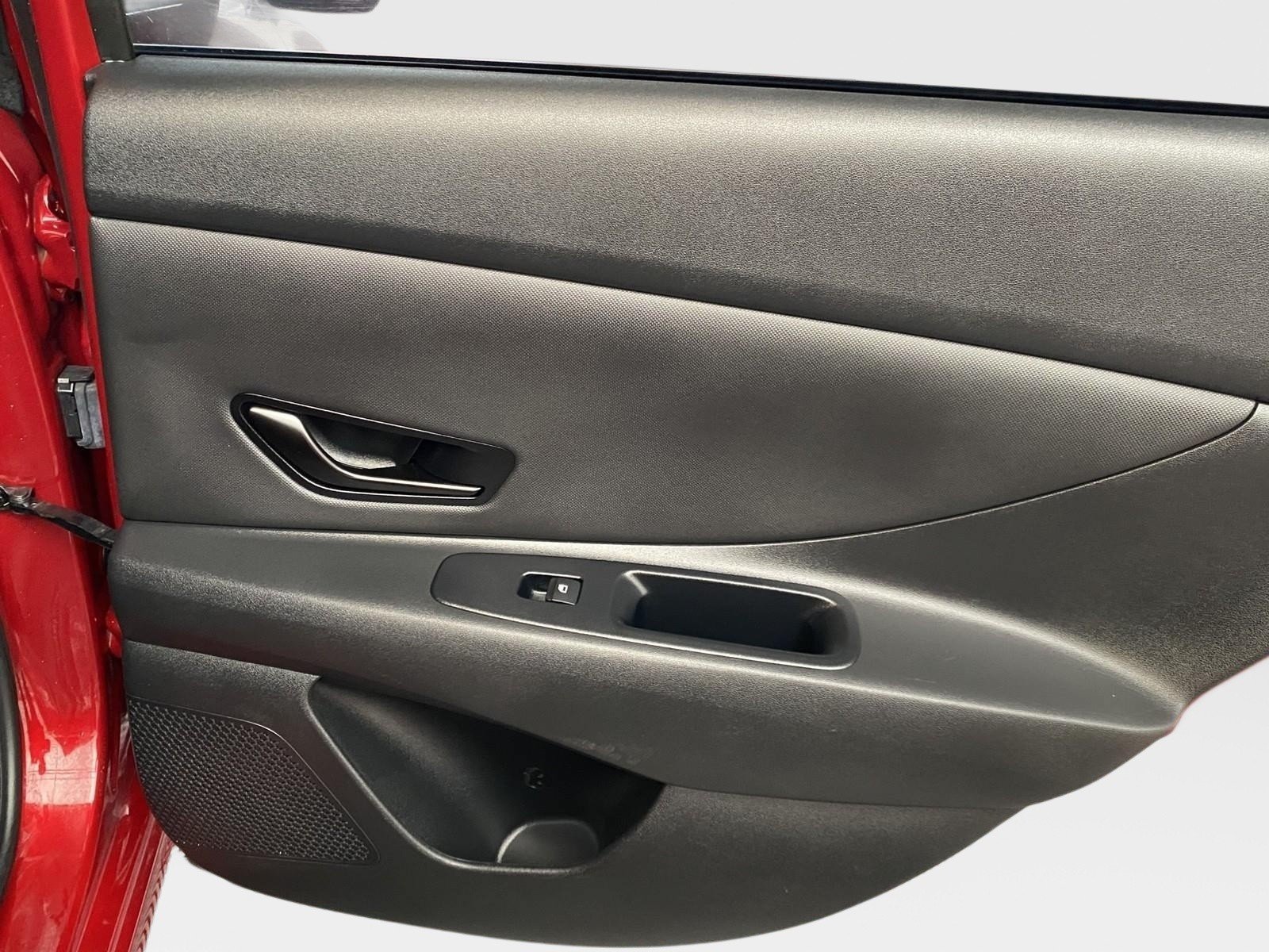 Used 2025 Hyundai Elantra Sport FWD image 9