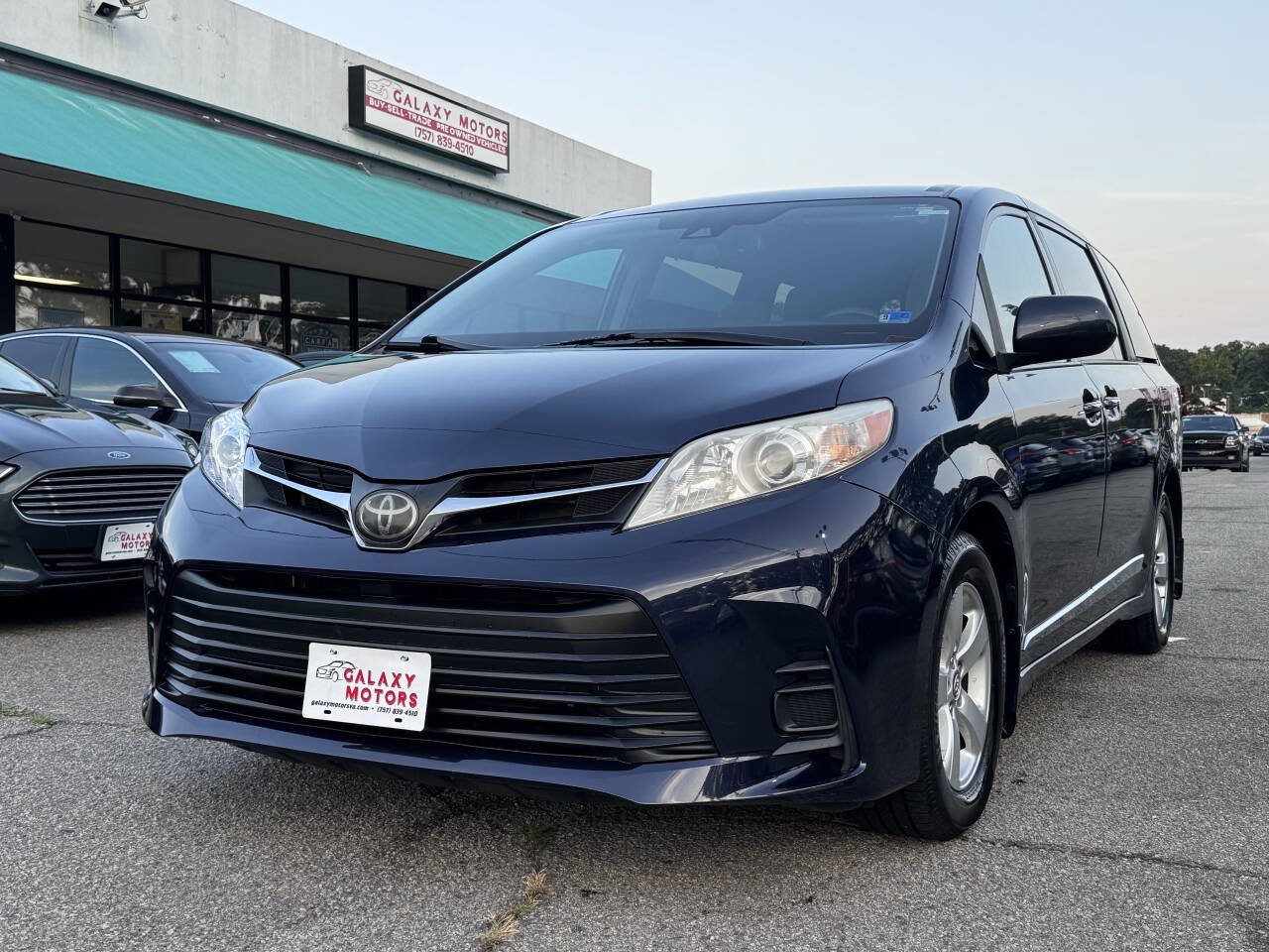 Used 2020 Toyota Sienna LE w/ LE Preferred Package FWD image 1