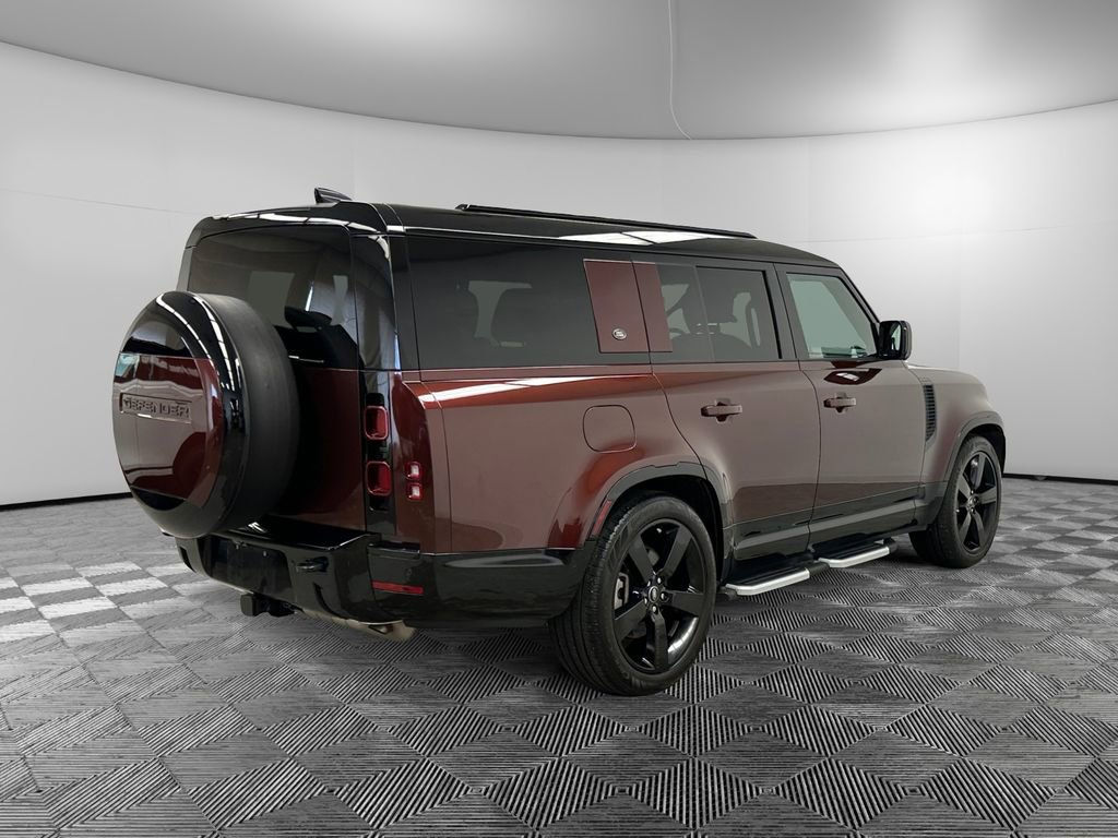 Used 2024 Land Rover Defender 130 X-Dynamic SE image 4