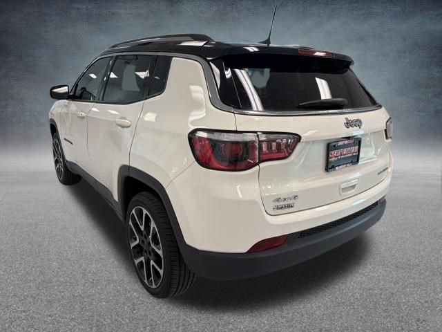 Used 2018 Jeep Compass Limited AWD/4WD image 9