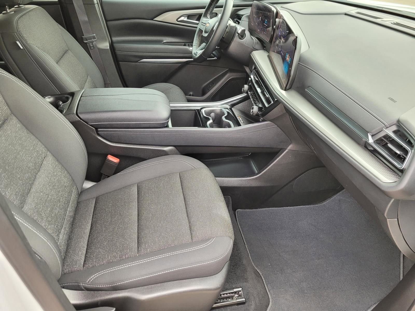 Used 2025 Chevrolet Traverse LT w/ Driver Confidence Package image 10