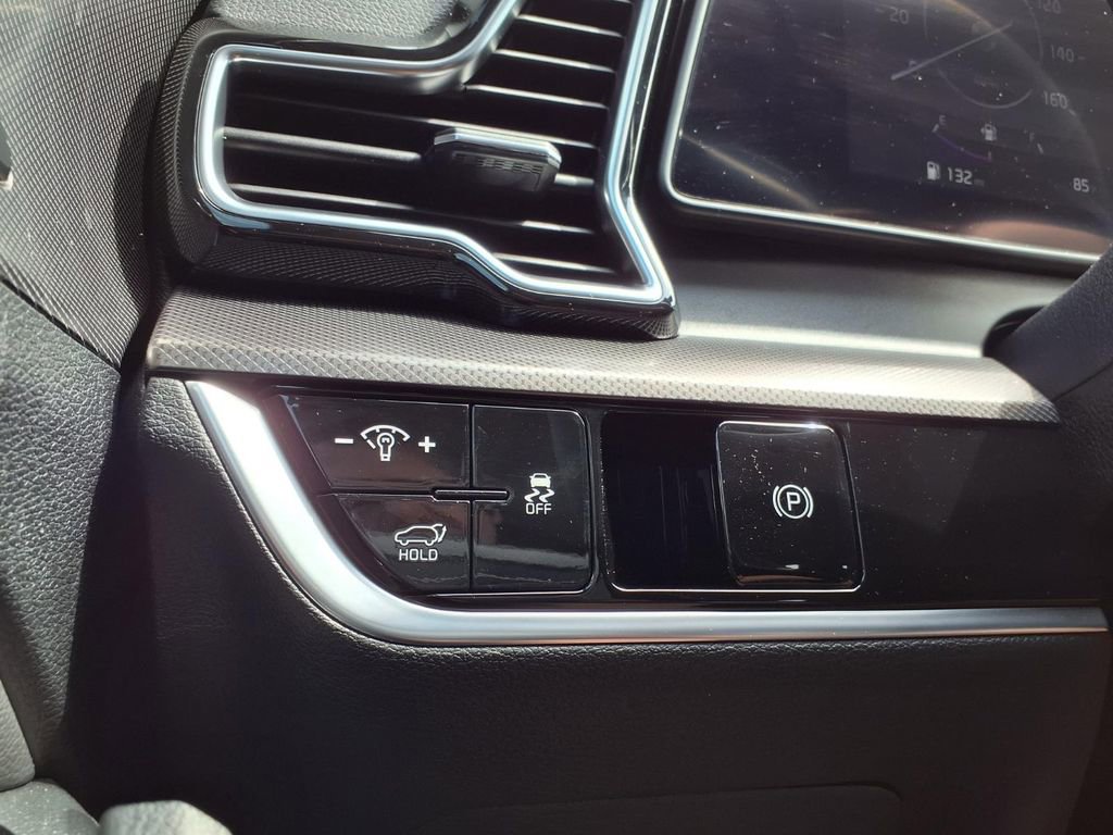 Used 2025 Kia Sportage SX image 18