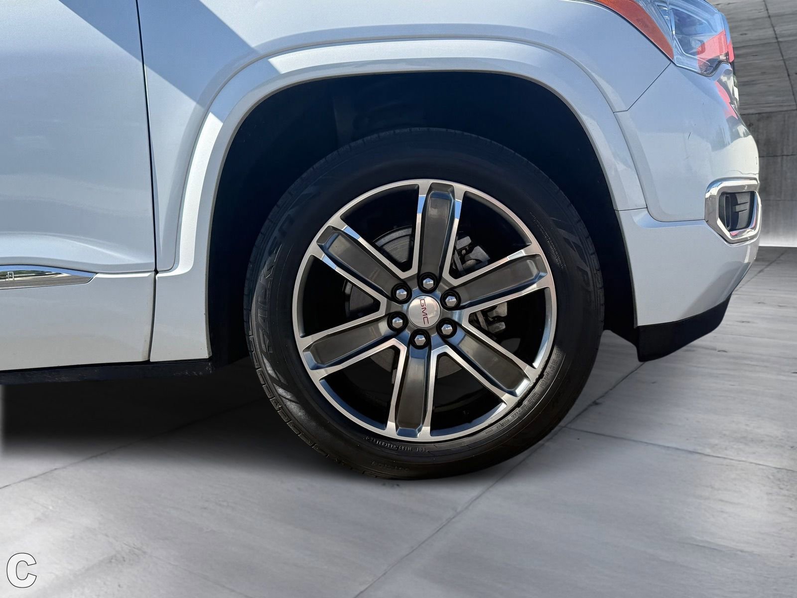 Used 2019 GMC Acadia Denali w/ Technology Package FWD image 8