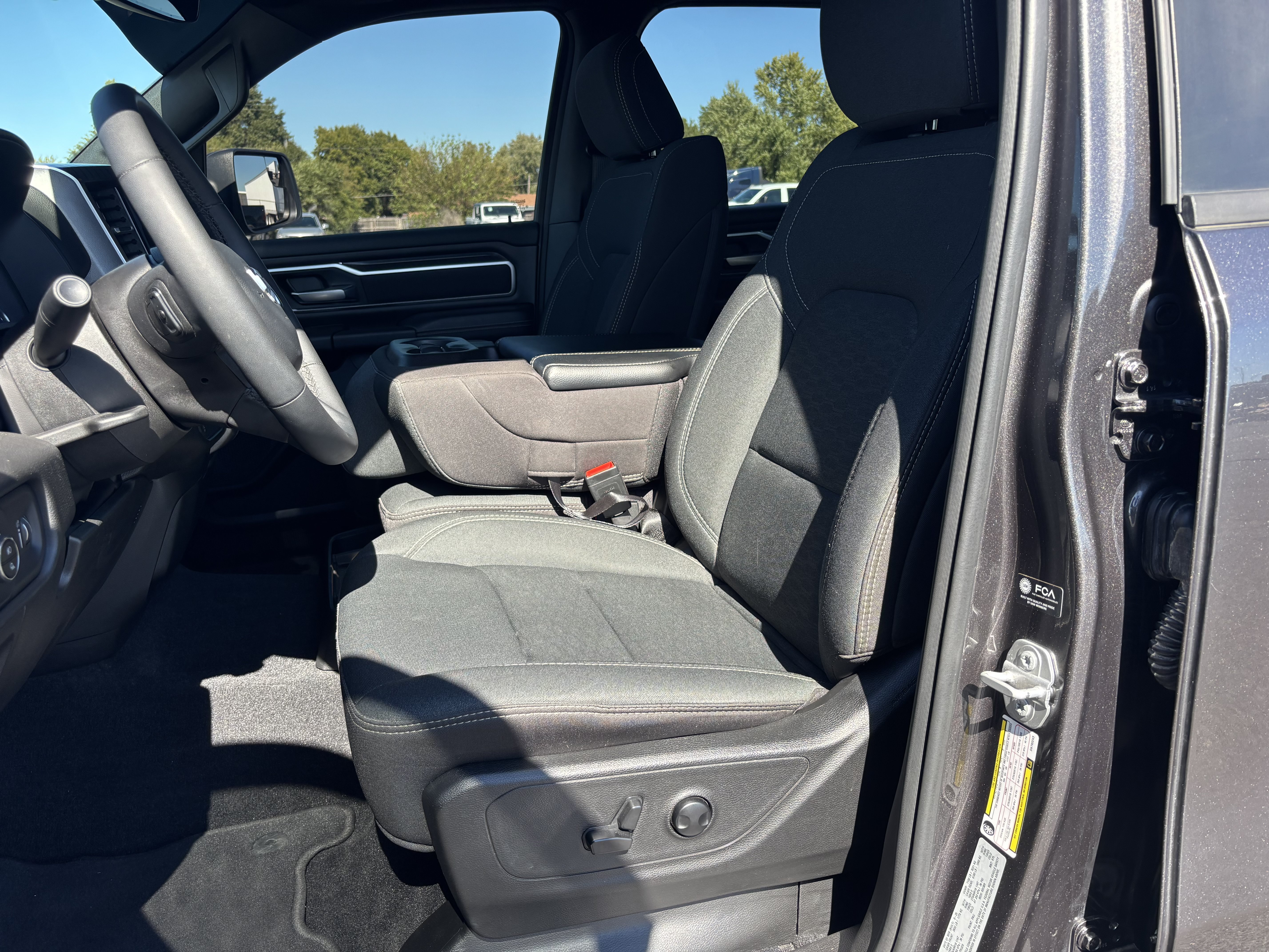 Used 2025 RAM 1500 Big Horn AWD/4WD image 10