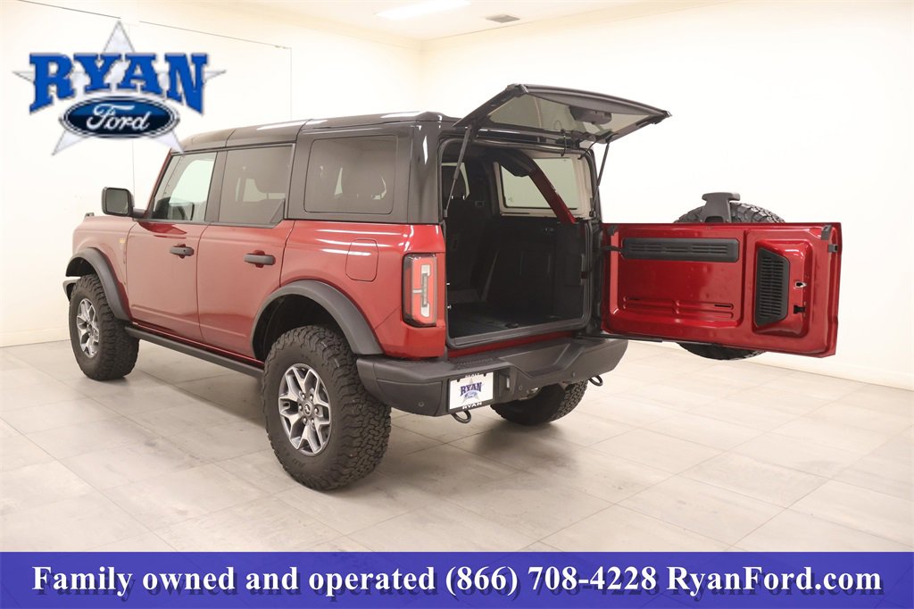 Used 2025 Ford Bronco Badlands image 8
