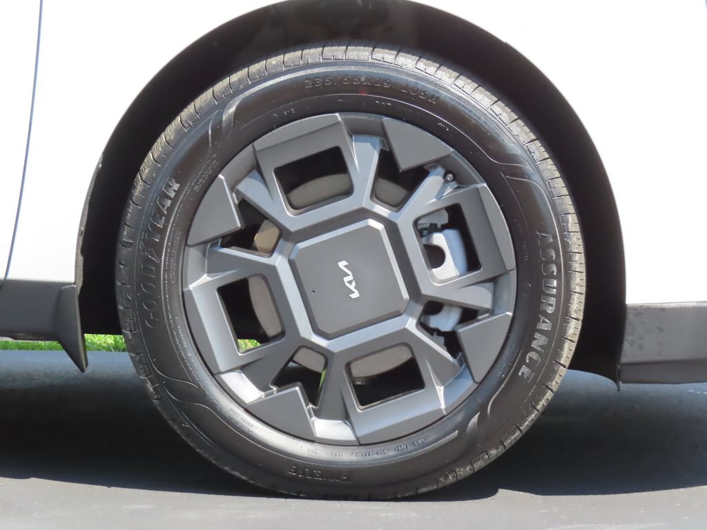 Certified 2026 Kia Carnival EX FWD image 17
