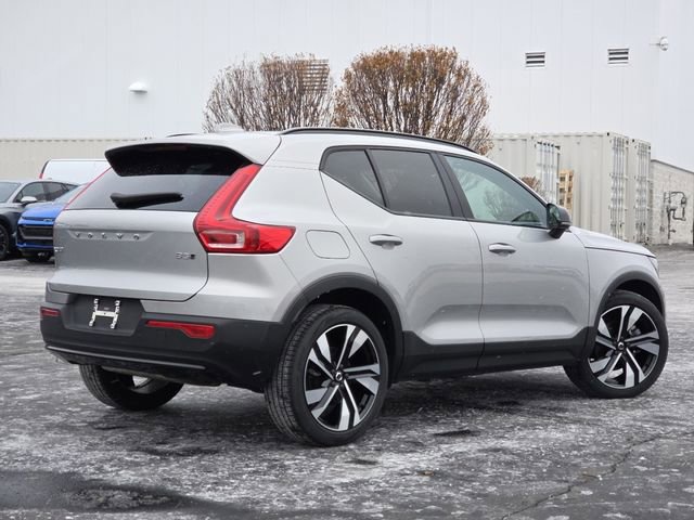 Used 2025 Volvo XC40 B5 Plus image 23