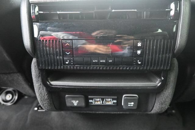 Used 2024 Jeep Wagoneer Series II w/ Flexible Seating Group RWD image 12