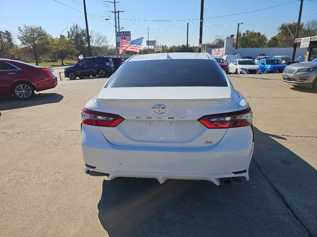 Used 2022 Toyota Camry SE image 4