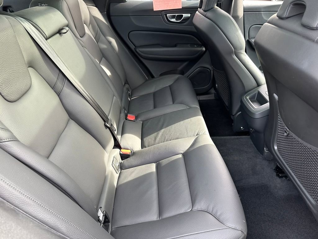 Used 2025 Volvo XC60 B5 Plus image 29