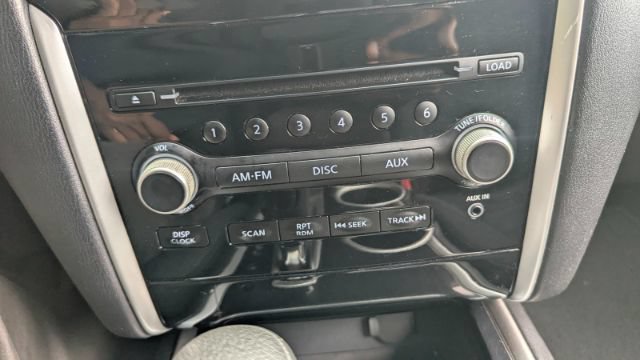 Used 2014 Nissan Pathfinder S AWD/4WD image 32