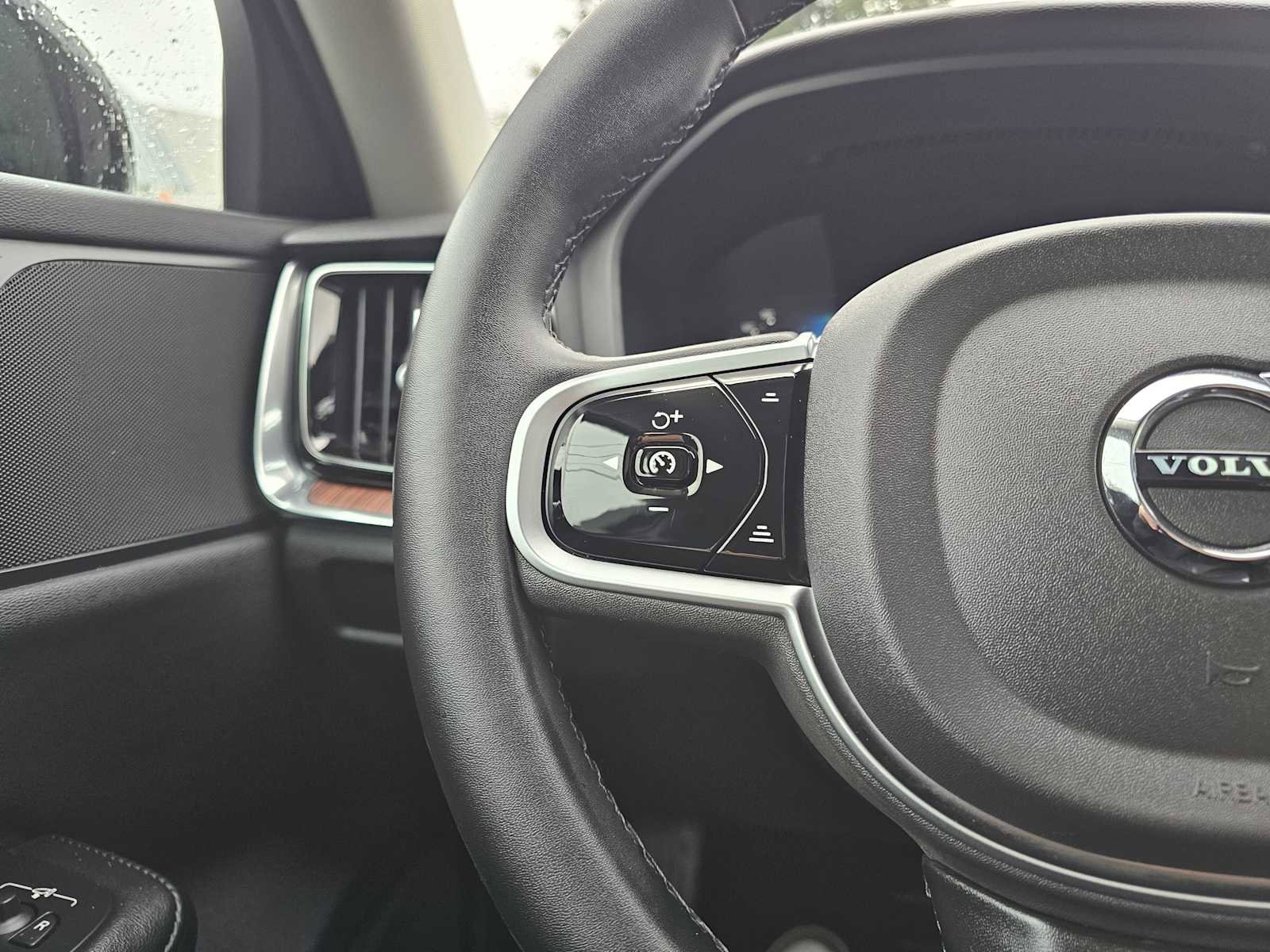 Certified 2025 Volvo V60 B5 Cross Country Plus AWD/4WD image 34