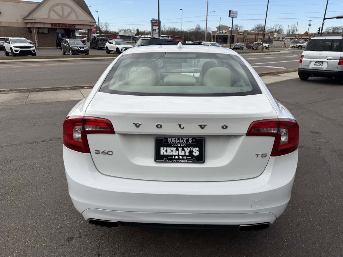 Used 2014 Volvo S60 T5 image 2