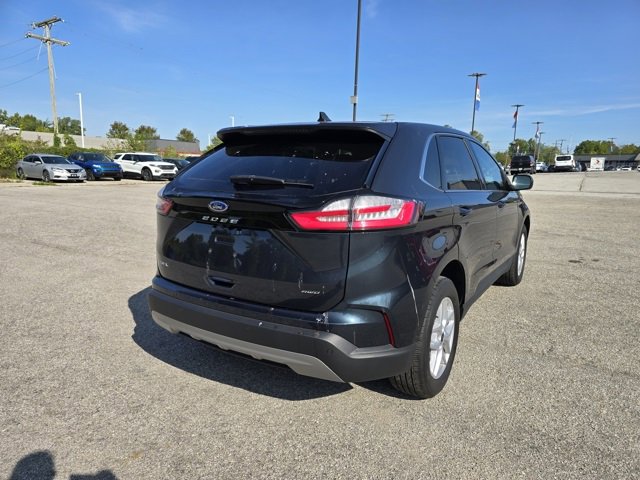 Used 2023 Ford Edge SEL w/ Convenience Package image 3