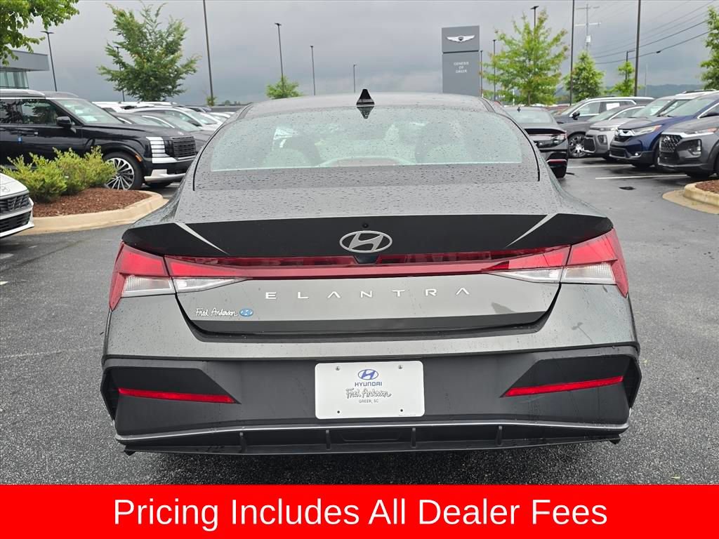 Certified 2024 Hyundai Elantra SE FWD image 4