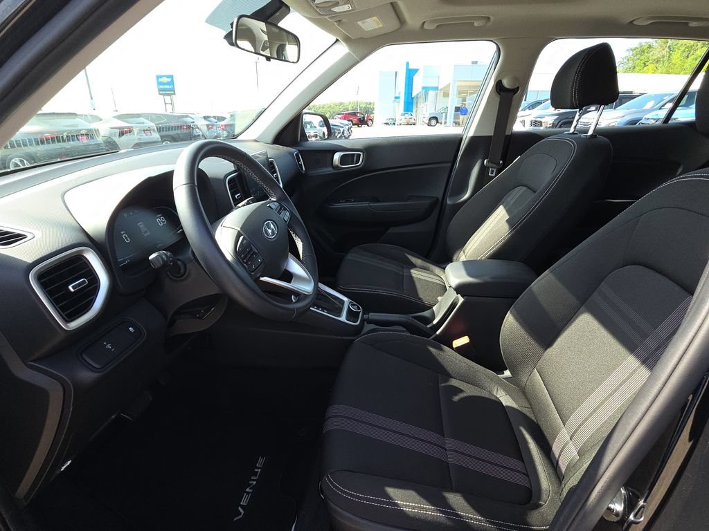 Used 2023 Hyundai Venue SEL FWD image 15