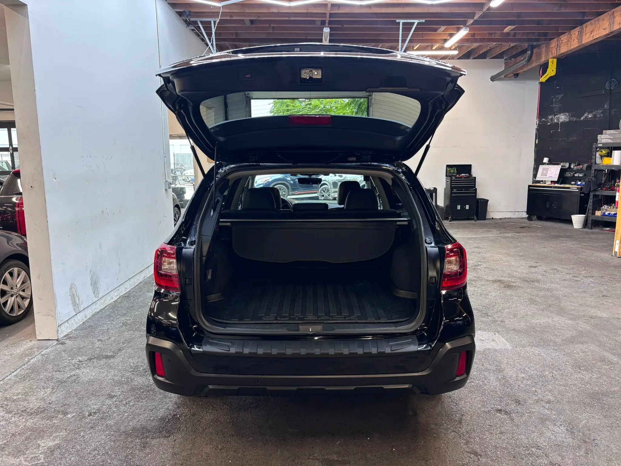 Used 2018 Subaru Outback 2.5i Limited AWD/4WD image 23