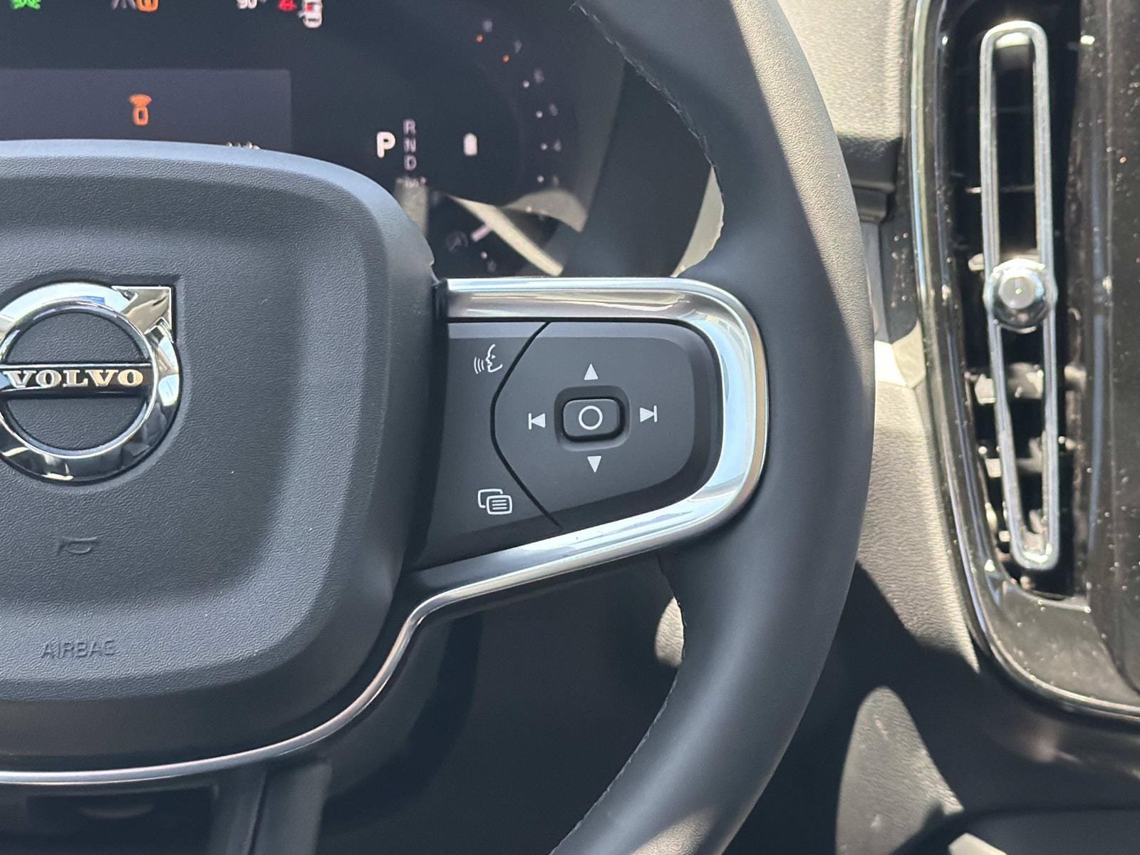 New 2026 Volvo XC40 B5 Ultra w/ Climate Package AWD/4WD image 9