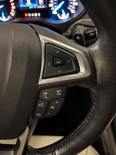 Used 2017 Ford Fusion SE FWD image 18