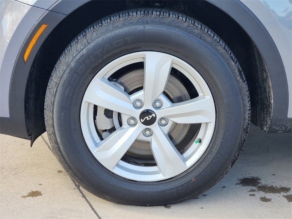 New 2025 Kia Sorento LX image 9