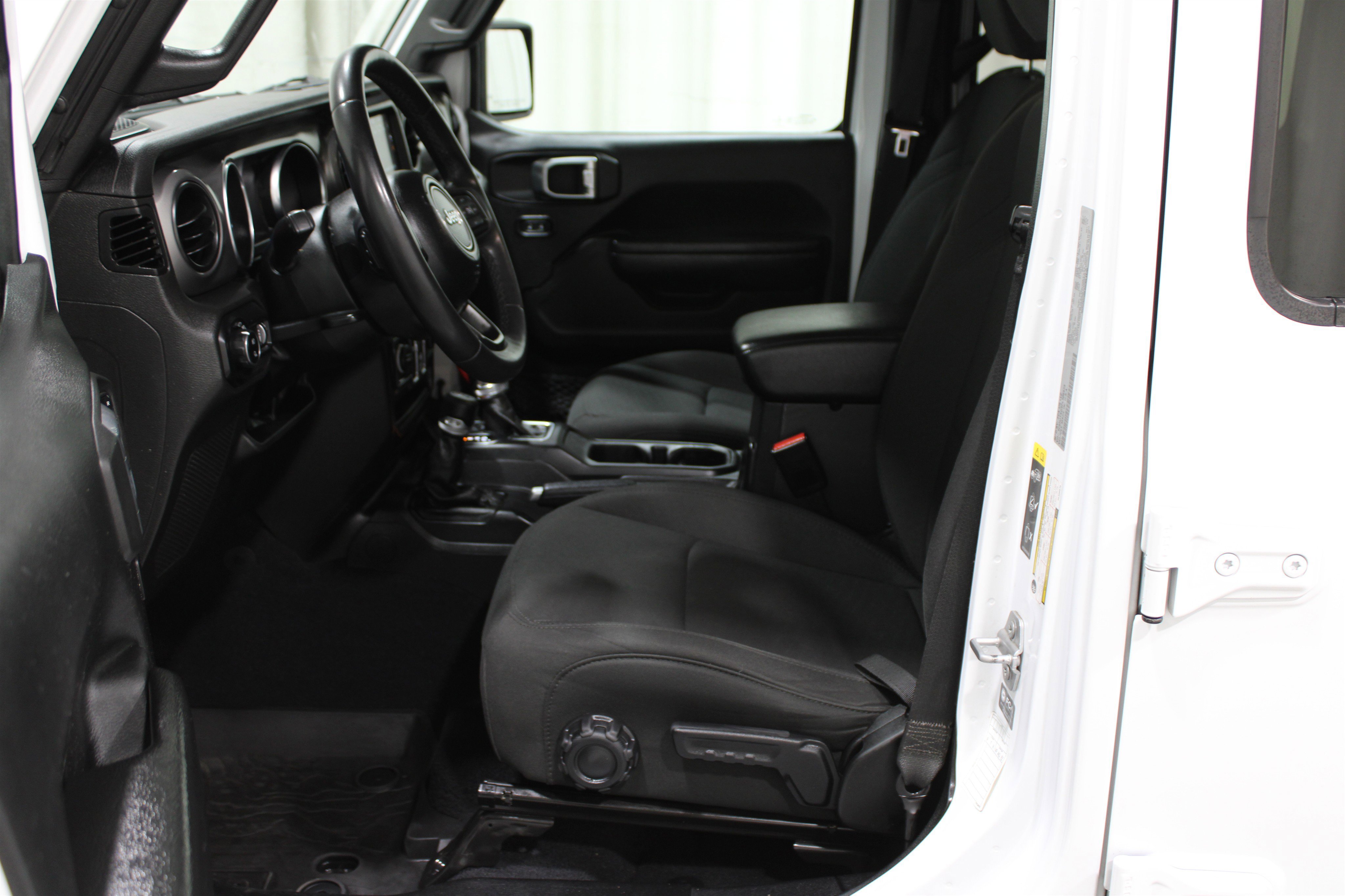 Used 2023 Jeep Gladiator Sport image 3