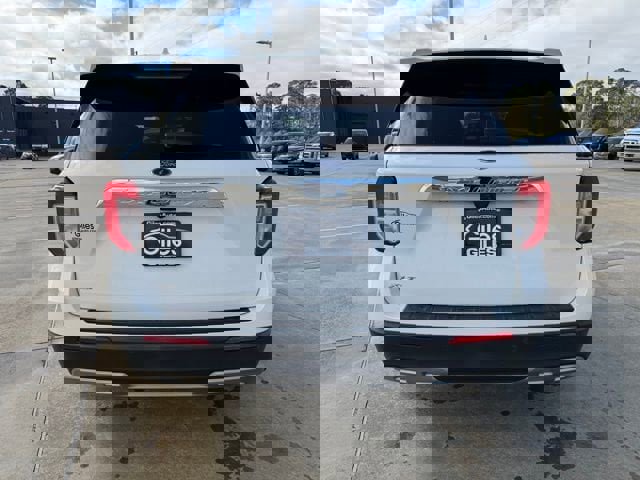 Used 2022 Ford Explorer XLT w/ Equipment Group 202A image 4
