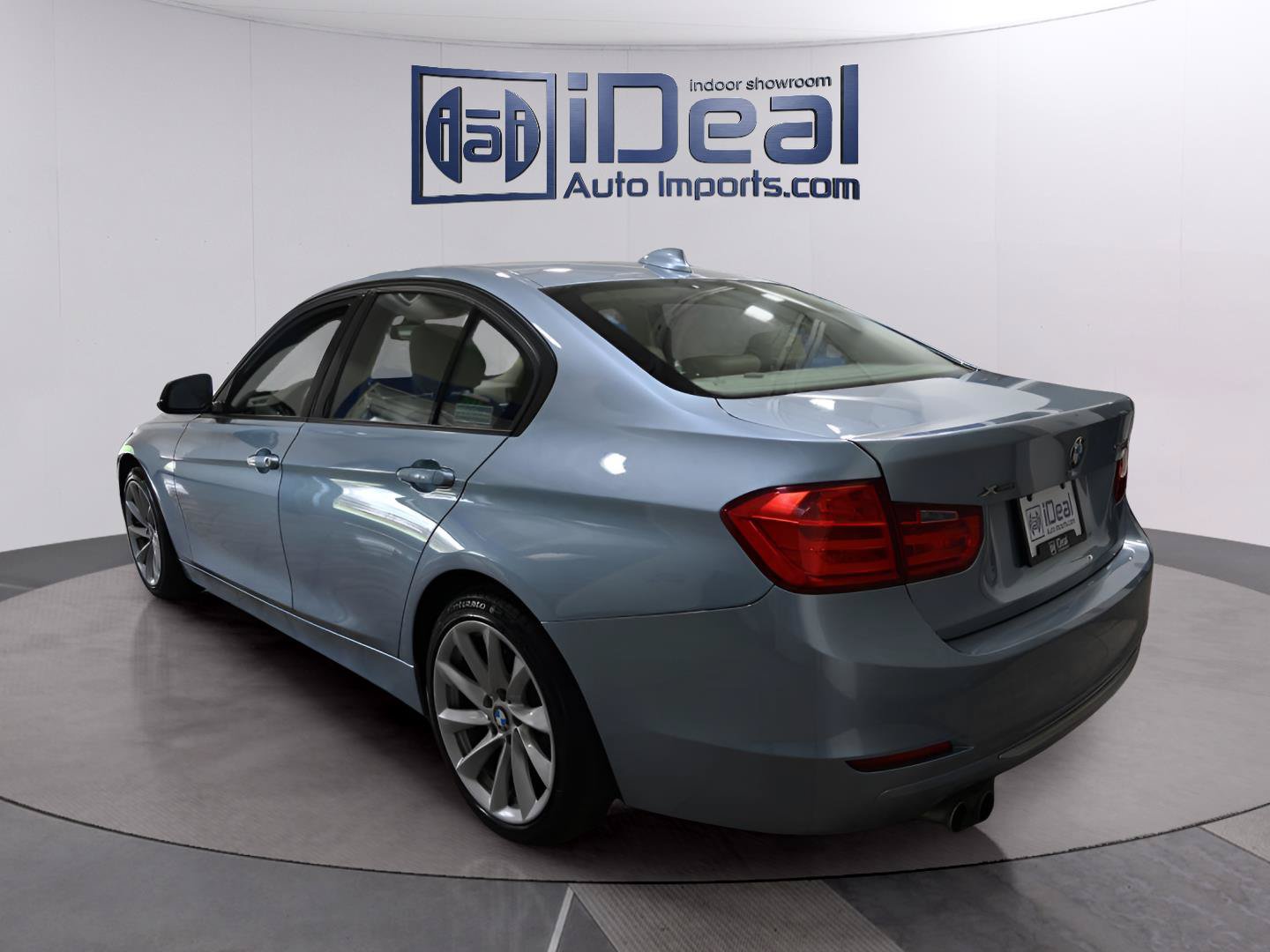 Used 2013 BMW 328i xDrive Sedan AWD/4WD image 3