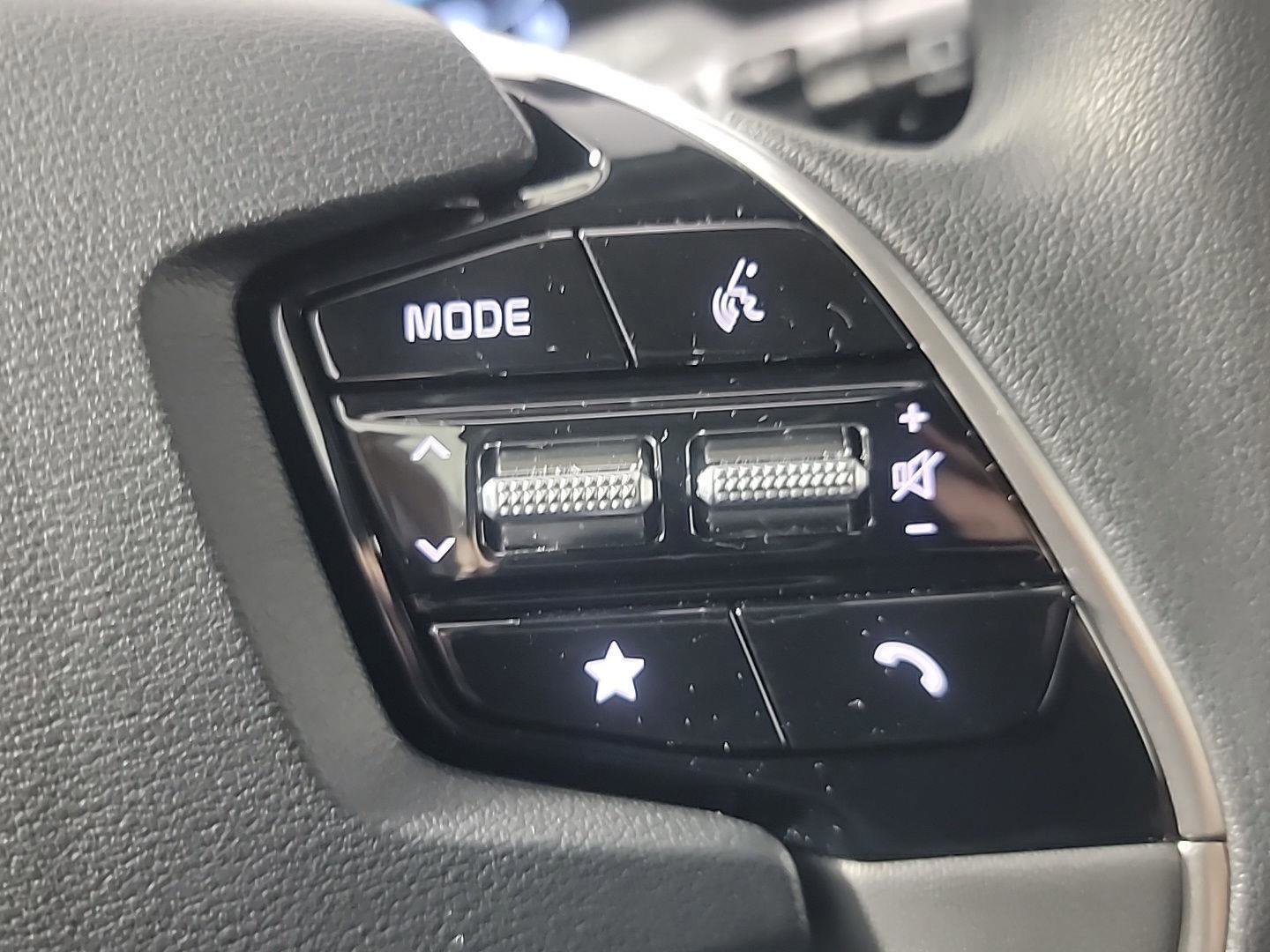 Used 2025 Kia Niro LX image 25