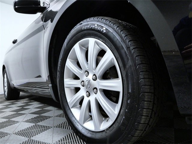 Used 2013 Chrysler 200 Touring image 2