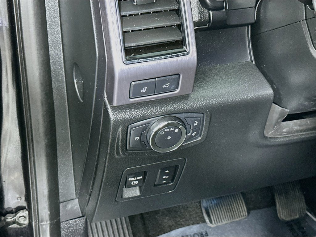 Used 2019 Ford Expedition Max Platinum AWD/4WD image 16