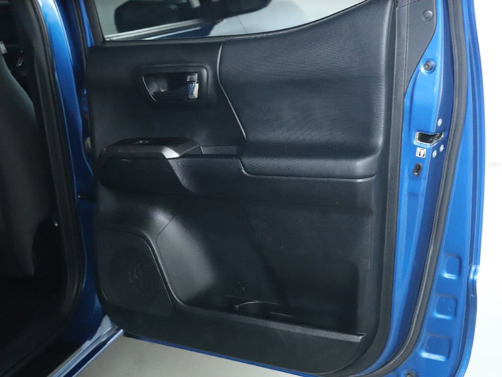 Used 2017 Toyota Tacoma TRD Off-Road w/ Premium & Technology Package image 33