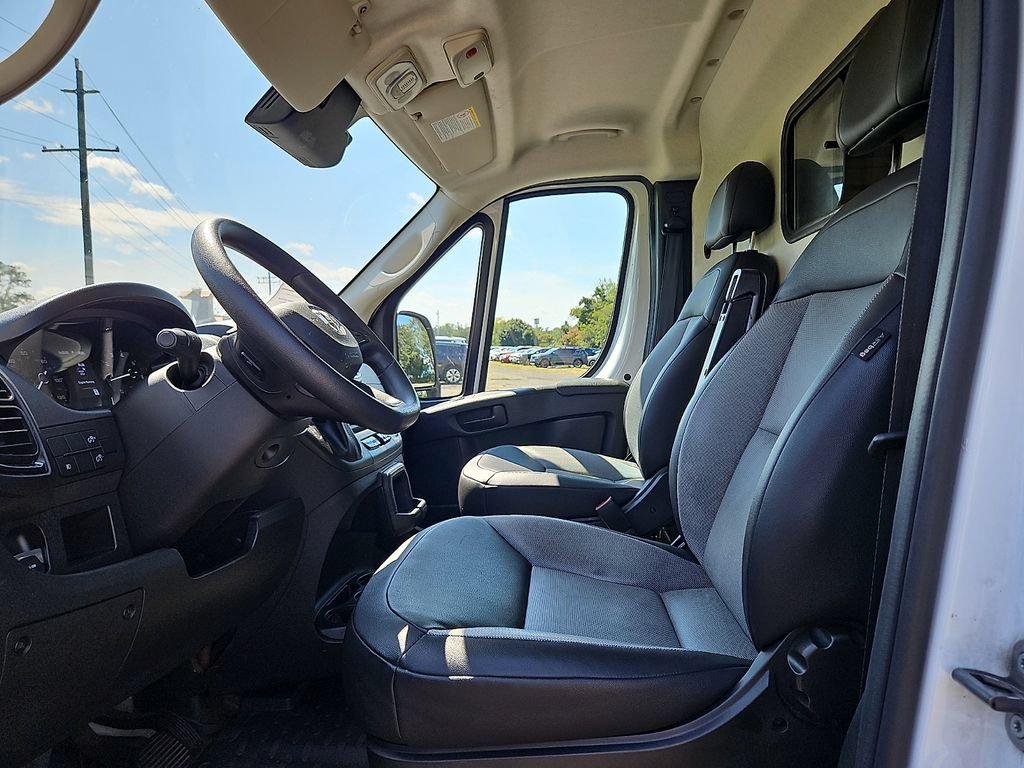 Used 2025 RAM ProMaster 2500 w/ Convenience Group FWD image 16