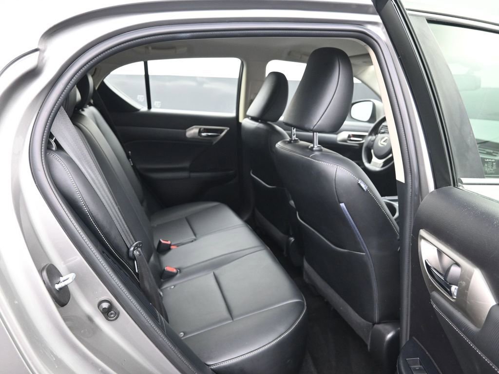 Used 2017 Lexus CT 200h image 10