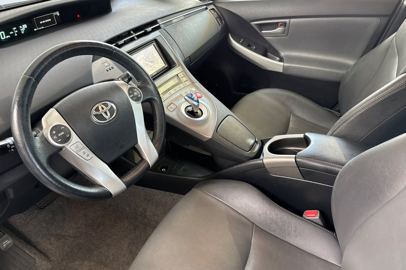 Used 2015 Toyota Prius Five FWD image 11