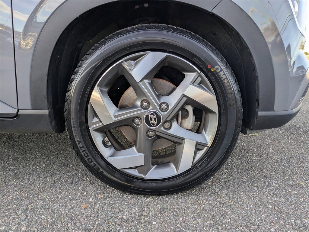 Used 2022 Hyundai Venue SEL image 11