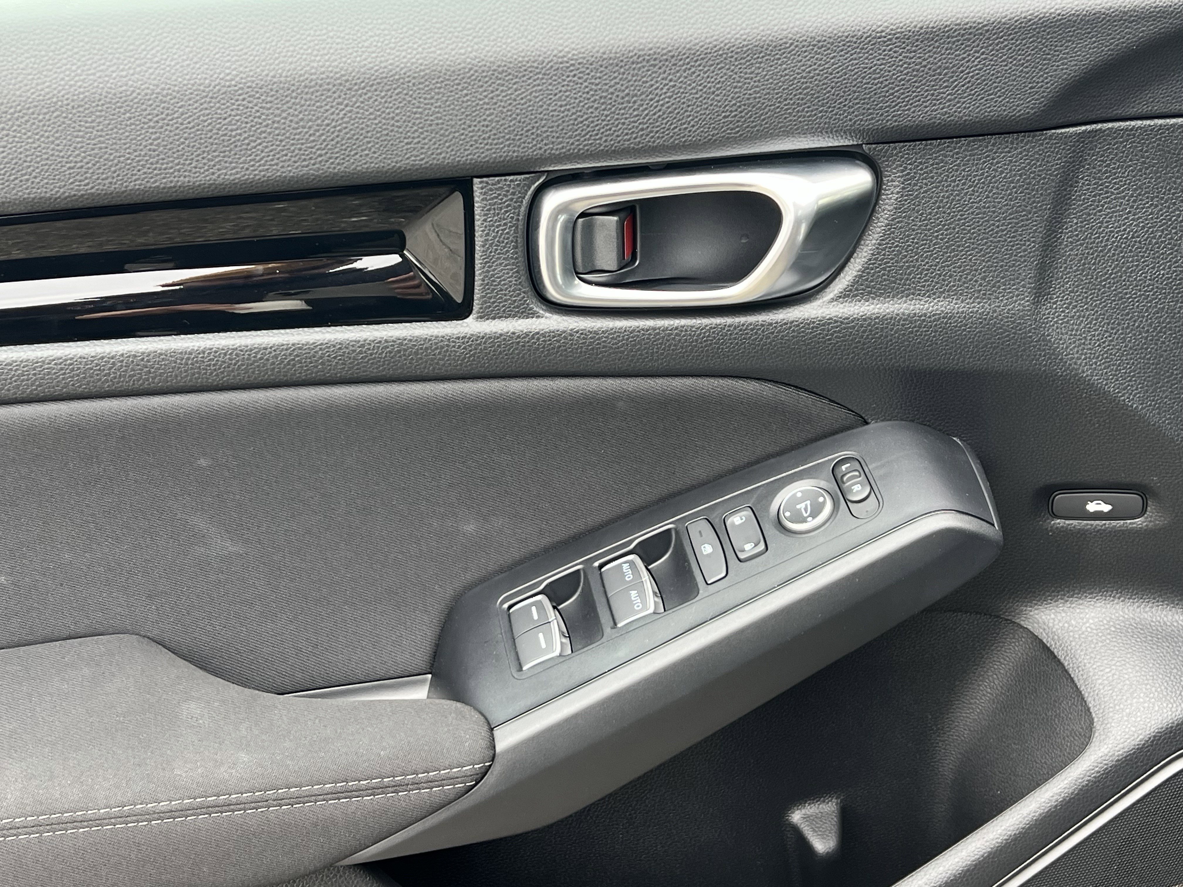 Used 2025 Honda Civic Sport image 11