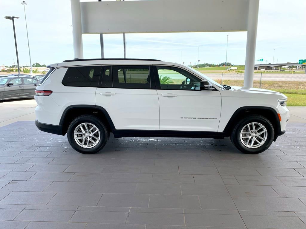Used 2025 Jeep Grand Cherokee L Laredo w/ Luxury Tech Group I RWD image 4