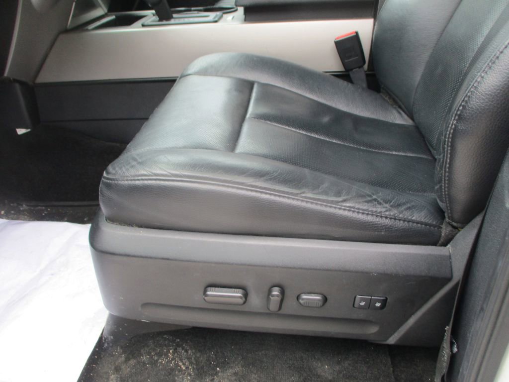 Used 2017 Ford Expedition XLT w/ Equipment Group 202A image 11