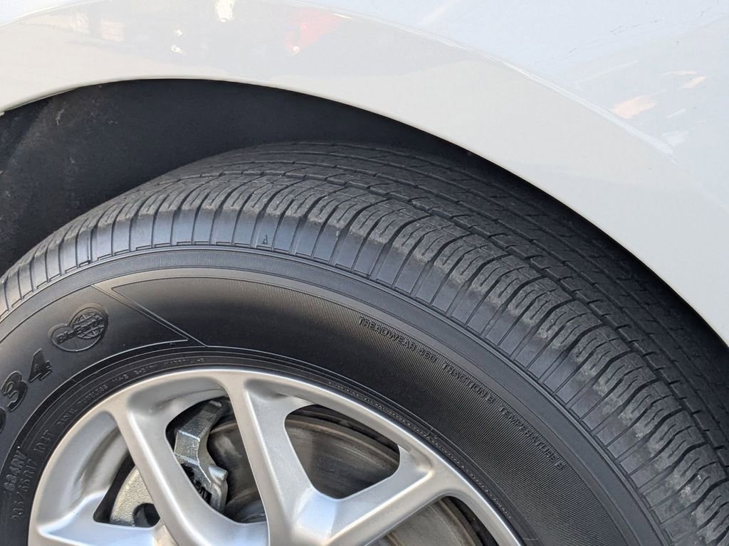 Used 2025 Chrysler Pacifica Select image 28