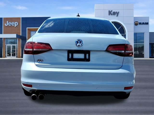 Used 2017 Volkswagen Jetta SE FWD image 4