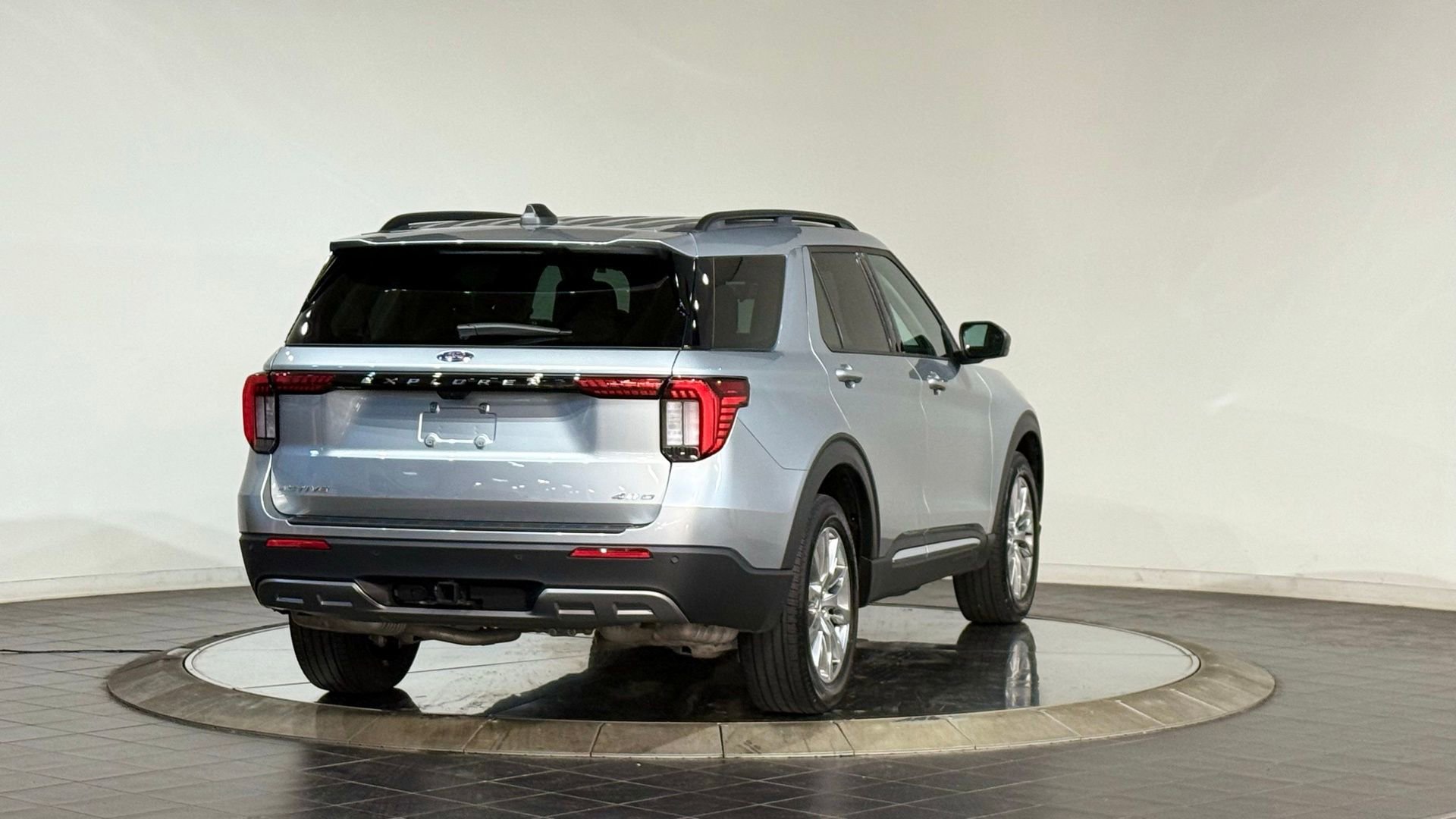 Used 2025 Ford Explorer Active w/ Active Comfort Package image 10