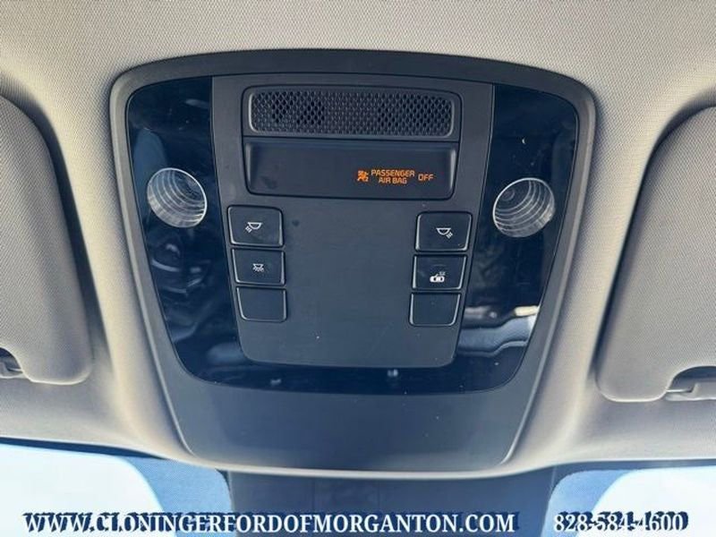 Used 2023 Kia Carnival LX image 34