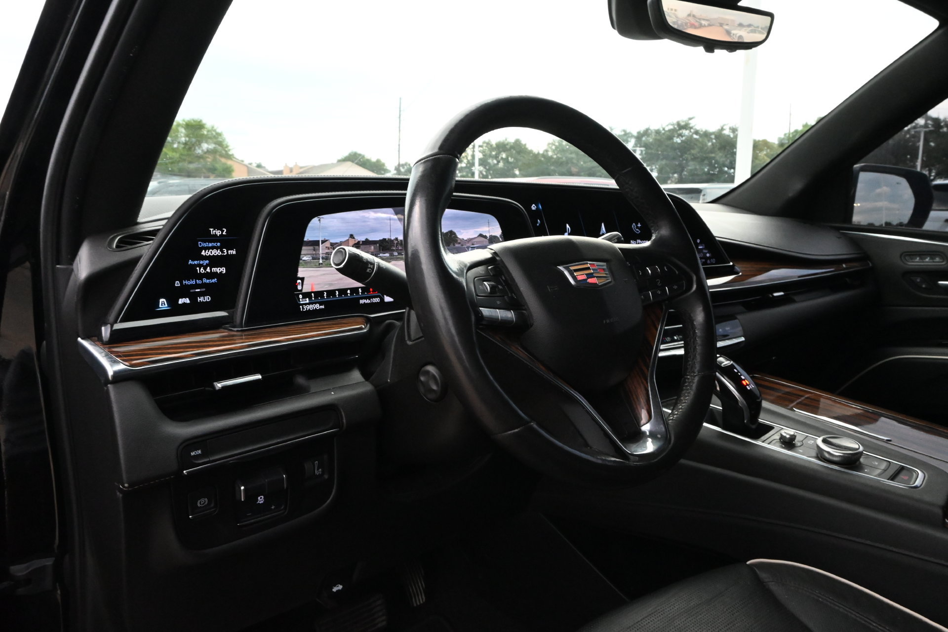 Used 2021 Cadillac Escalade ESV Premium Luxury w/ Performance Package RWD image 16
