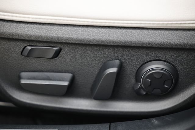 Used 2025 Genesis G70 3.3T Advanced image 23